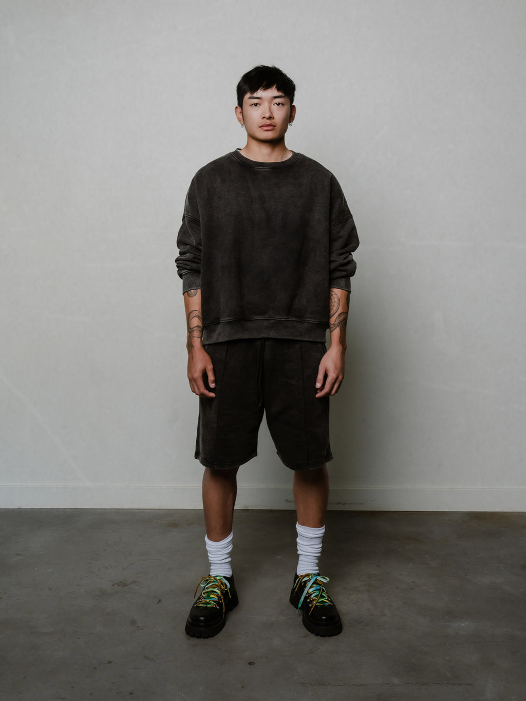 TOUSUNI BLACK CREWNECK