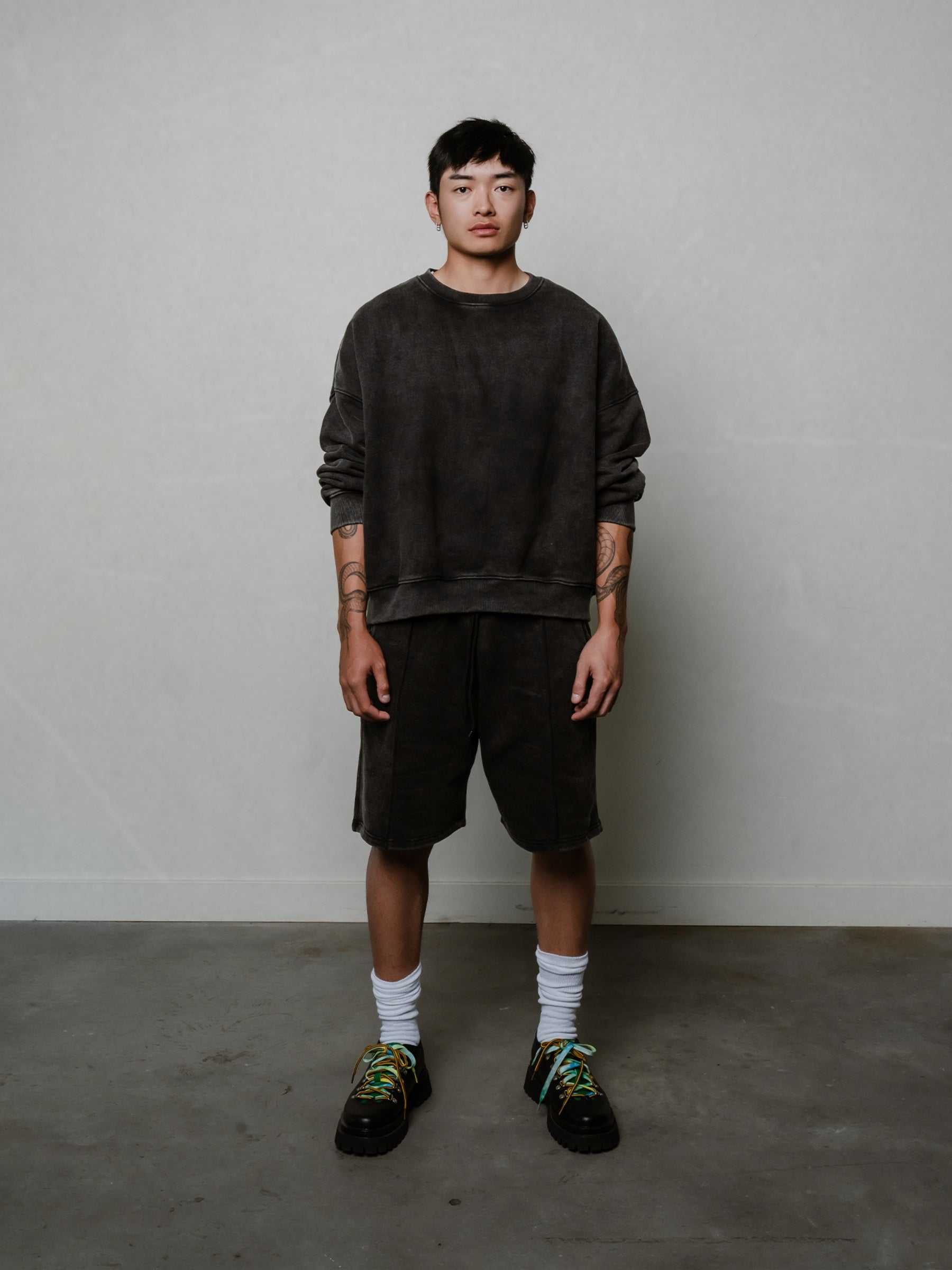 TOUSUNI BLACK CREWNECK