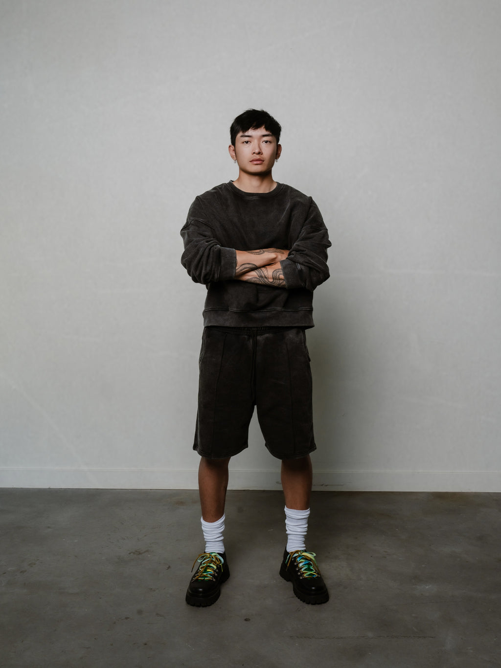 TOUSUNI BLACK CREWNECK