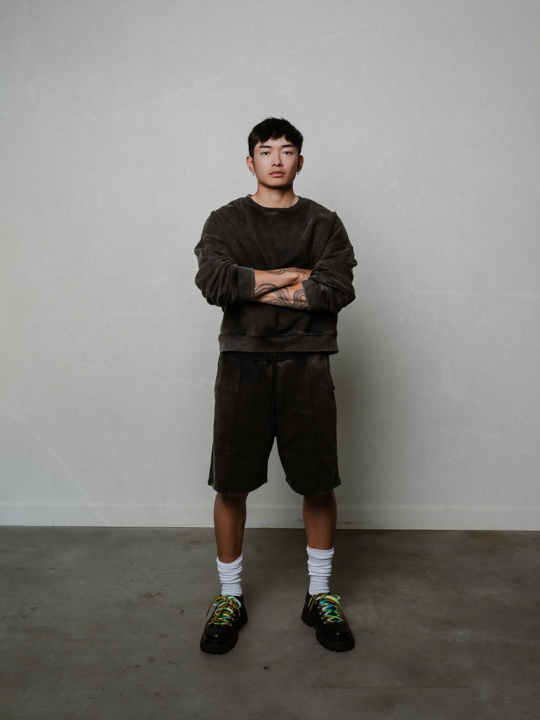 TOUSUNI BLACK CREWNECK