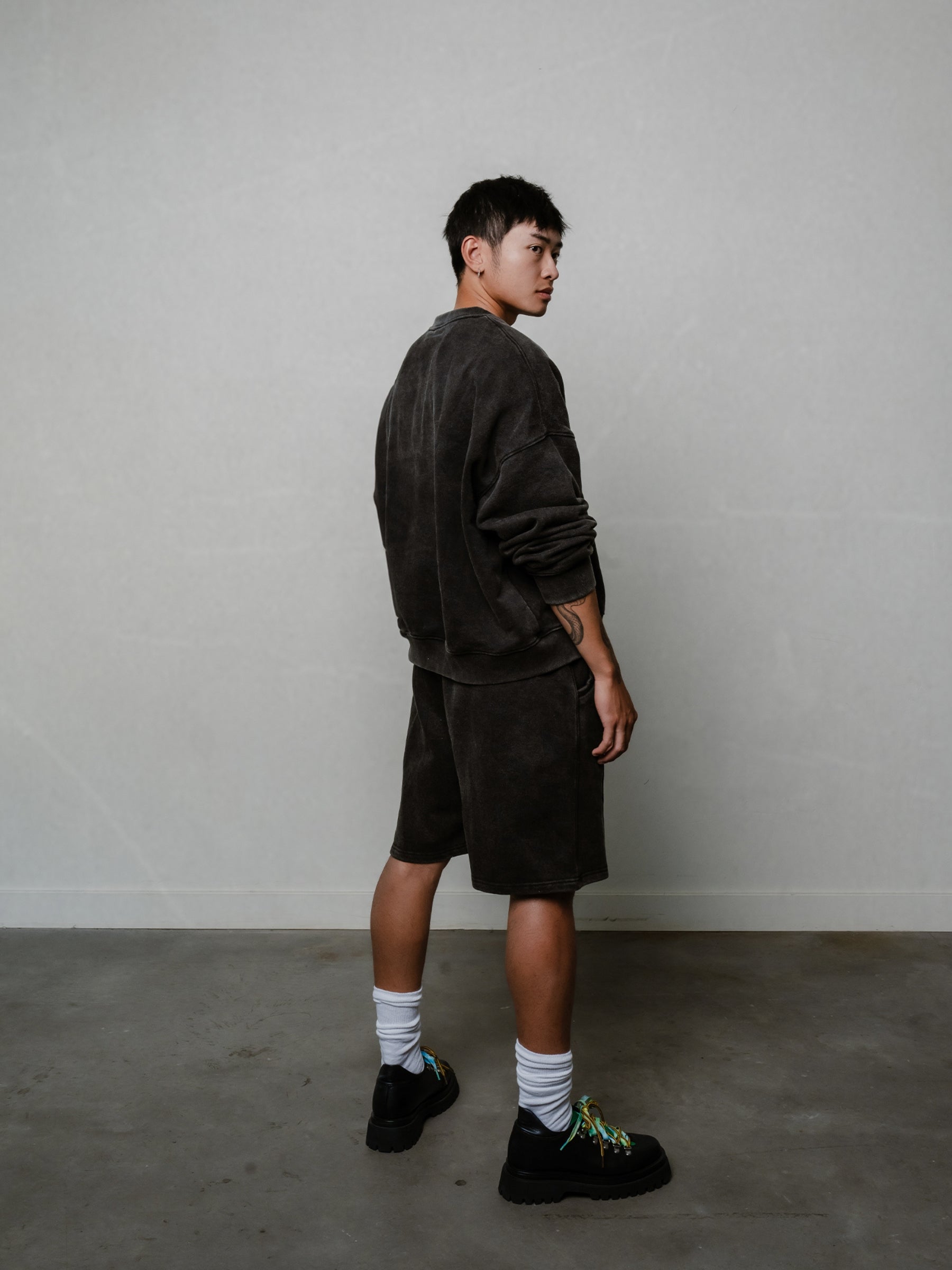 TOUSUNI BLACK CREWNECK